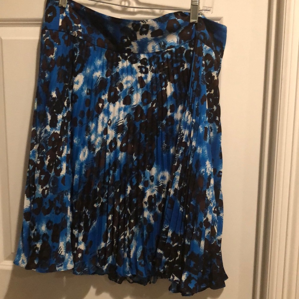 Pleated skirt.
